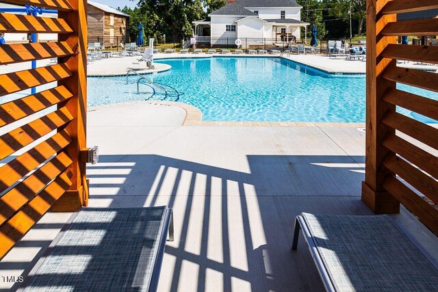 2000 Clydner Dr, Apex, NC 27523 - community pool with fence and a patio