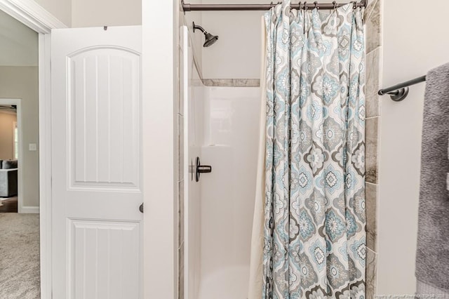 full bathroom featuring curtained shower