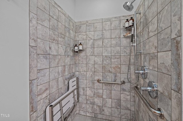 bathroom featuring a tile shower