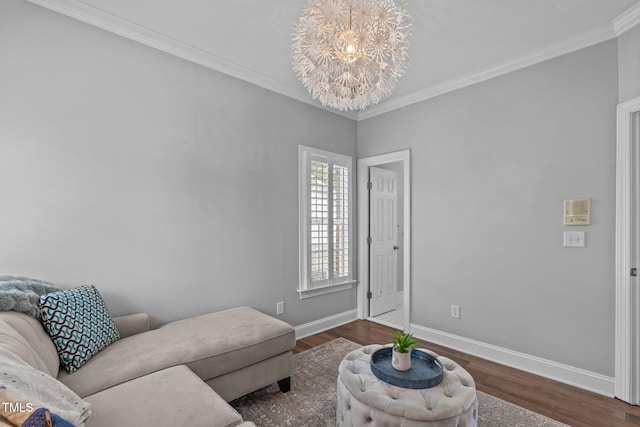 living room featuring a chandelier, baseboards, wood finished floors, and crown molding