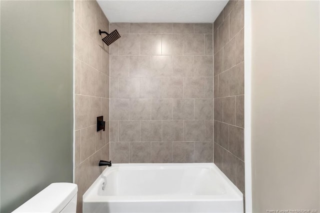 full bath featuring toilet and shower / bath combination