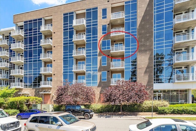 view of apartment building / complex