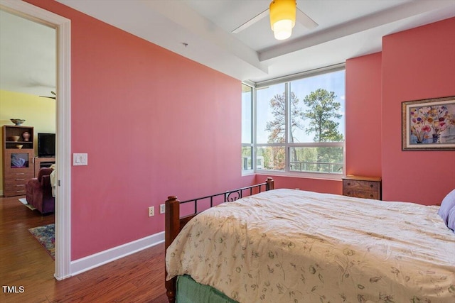 bedroom featuring wood finished floors, baseboards, and a ceiling fan
