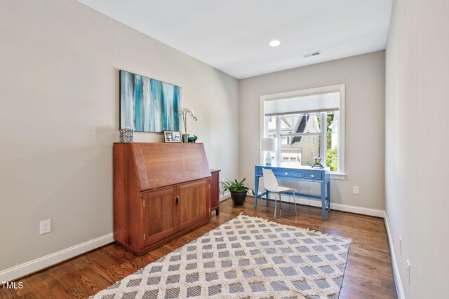 living area featuring baseboards, dark wood finished floors, and recessed lighting