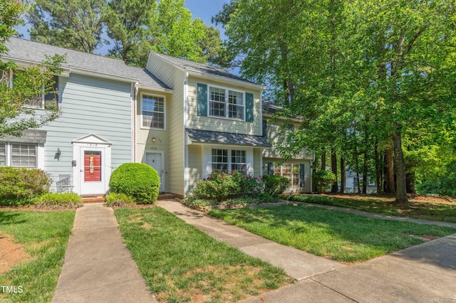 view of front of home with a front lawn