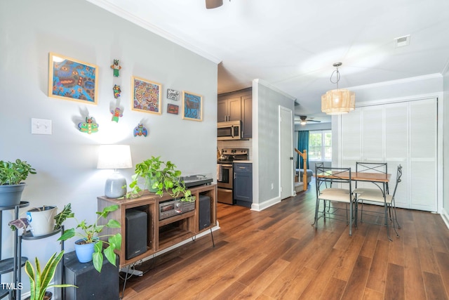 dining area featuring ceiling fan, crown molding, wood finished floors, and baseboards