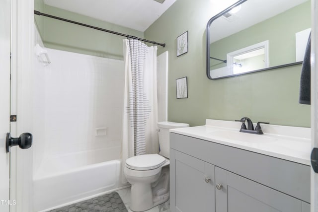 bathroom featuring toilet, vanity, and shower / bath combo