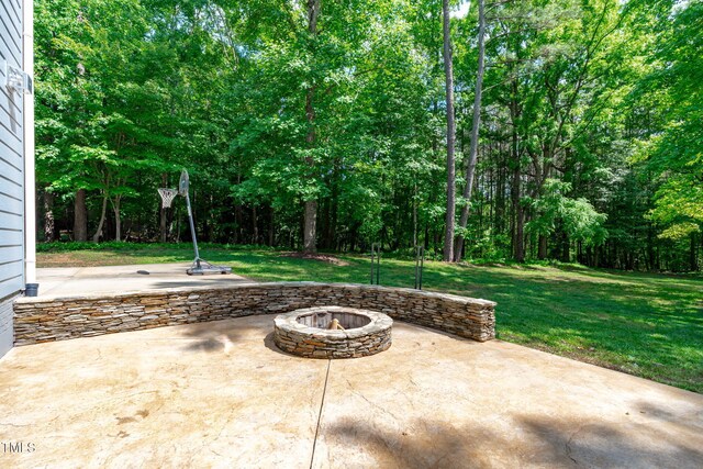 view of patio featuring a fire pit