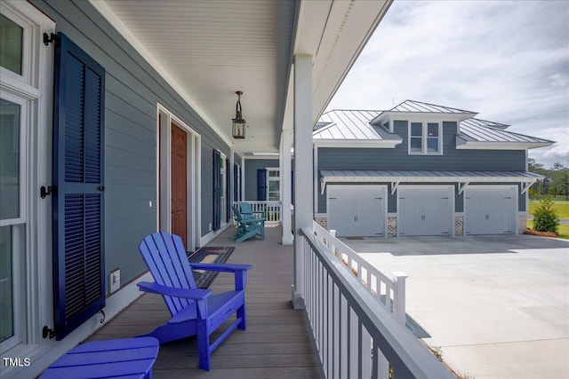 76 Soundside Dr, Oriental, NC 28571 - porch featuring driveway