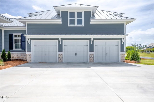 76 Soundside Dr, Oriental, NC 28571 - garage featuring driveway