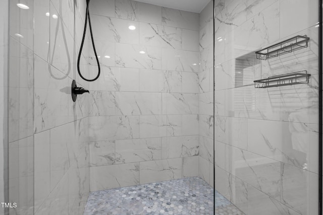 5208 Melbourne Rd, Raleigh, NC 27606 - bathroom featuring a tile shower