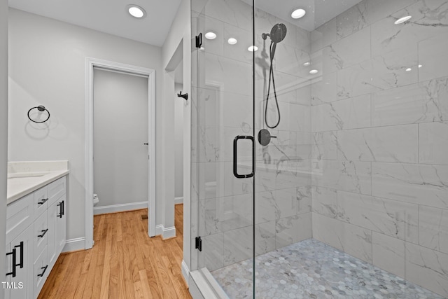 5208 Melbourne Rd, Raleigh, NC 27606 - full bath featuring toilet, tiled shower, wood finished floors, baseboards, and recessed lighting