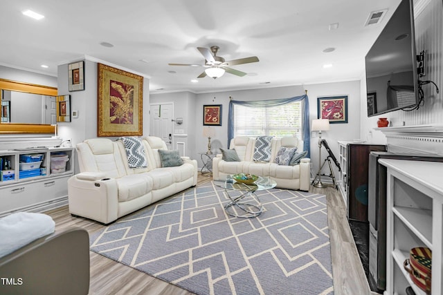 living room featuring wood finished floors, crown molding, a ceiling fan, and recessed lighting