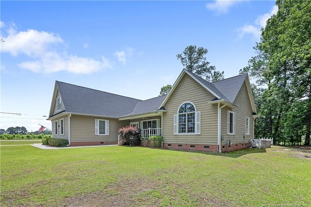 5201 Flynn Dr, Lumberton, NC 28360 - single story home featuring crawl space, a front lawn, and a shingled roof
