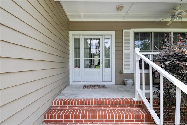 5201 Flynn Dr, Lumberton, NC 28360 - entrance to property with ceiling fan