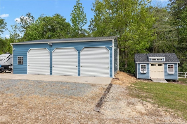 view of detached garage
