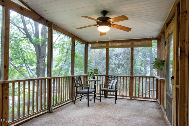 sunroom / solarium featuring a ceiling fan