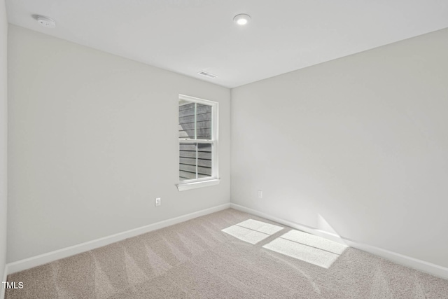 carpeted spare room with baseboards, a smoke detector, and recessed lighting