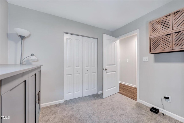 laundry room with carpet flooring and baseboards