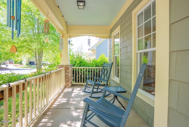 balcony featuring covered porch