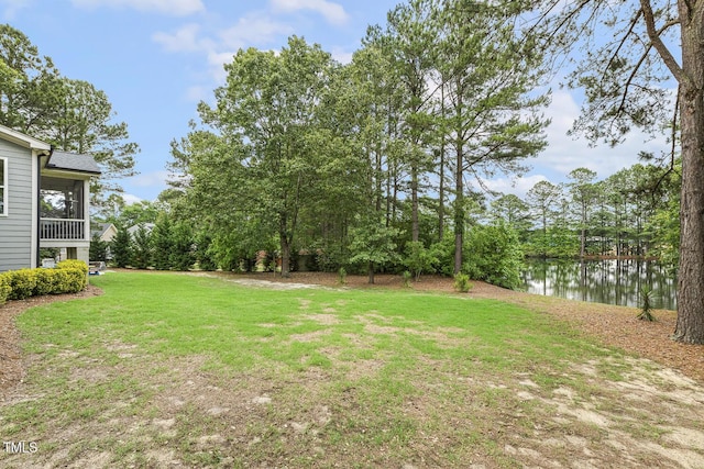 view of grassy yard with a water view