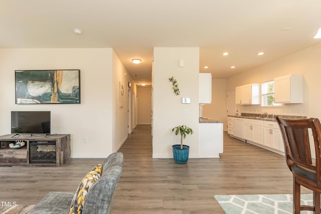 dining space with light wood-style flooring, recessed lighting, and baseboards