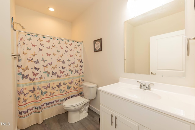full bathroom featuring toilet, wood finished floors, vanity, recessed lighting, and a shower with shower curtain