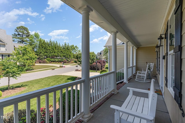 balcony featuring covered porch