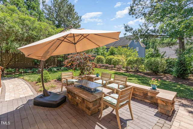 view of patio featuring an outdoor fire pit