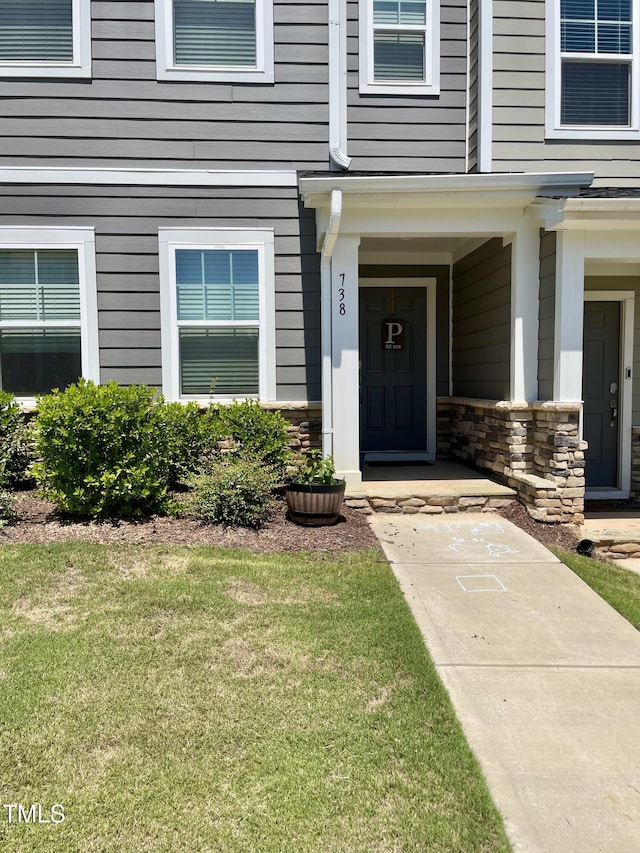 entrance to property featuring a yard