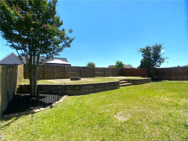 view of yard with a fire pit