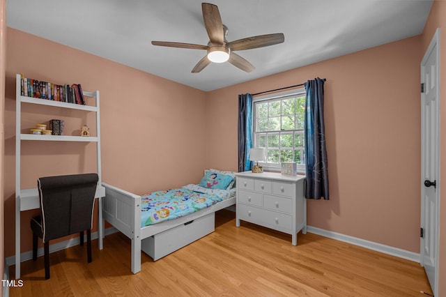 bedroom featuring light wood-type flooring, baseboards, and ceiling fan