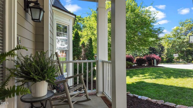 balcony featuring a porch