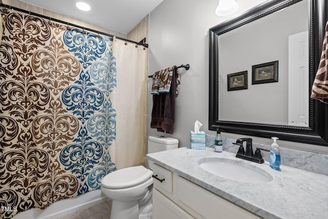 bathroom with toilet, vanity, and shower / bath combo