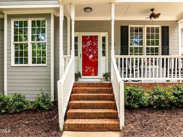 property entrance with ceiling fan and covered porch