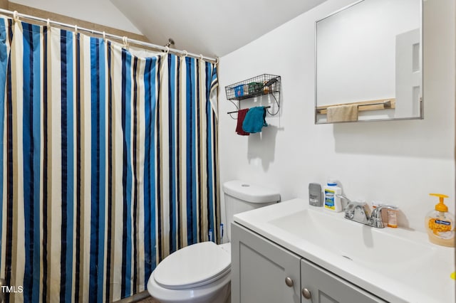 full bath featuring toilet, lofted ceiling, vanity, and a shower with curtain