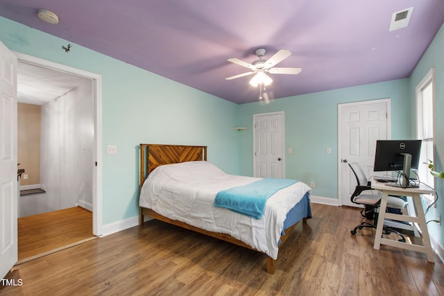 1005 Temple St, Raleigh, NC 27609 - bedroom featuring wood finished floors, baseboards, a desk, and a ceiling fan