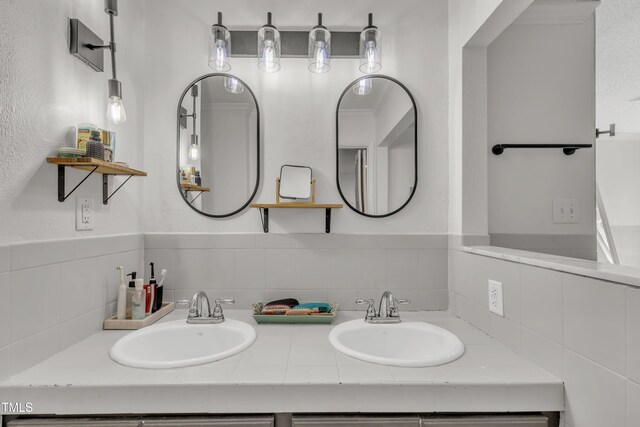 full bath with double vanity and decorative backsplash
