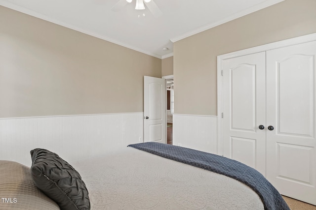 182 Brendamoore Ct, Fuquay Varina, NC 27526 - bedroom featuring wainscoting, carpet, ornamental molding, a closet, and a ceiling fan