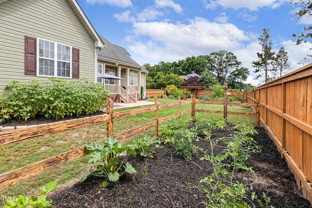 182 Brendamoore Ct, Fuquay Varina, NC 27526 - fenced backyard with a garden