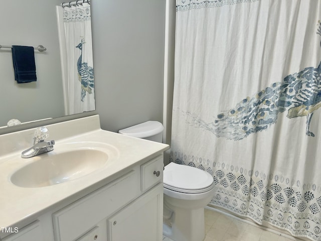 full bath featuring toilet, vanity, and curtained shower