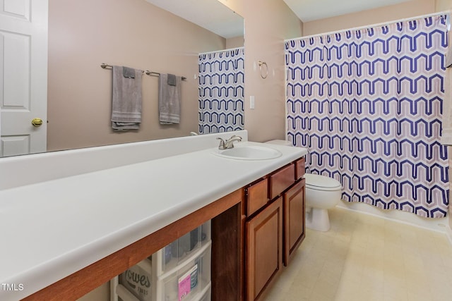 full bath with toilet, a shower with shower curtain, and vanity