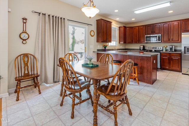 dining area with recessed lighting
