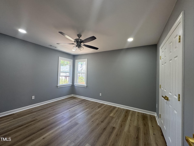 spare room featuring a ceiling fan, dark wood-type flooring, baseboards, and recessed lighting