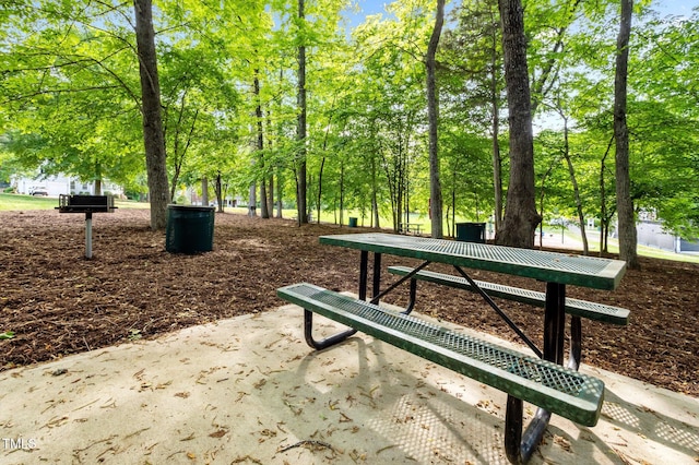 view of home's community with view of wooded area