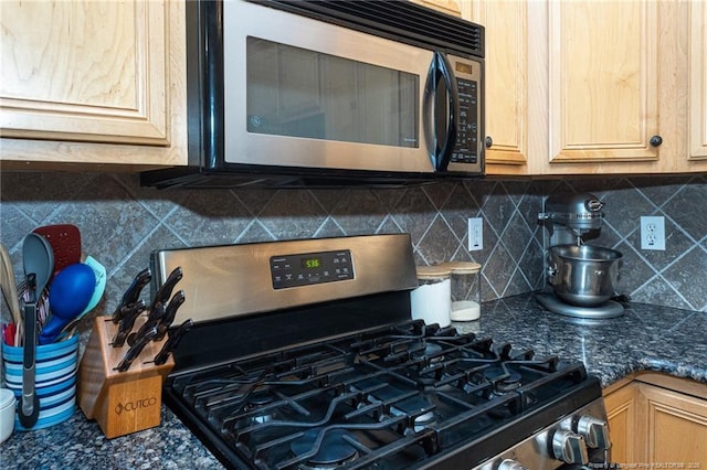 3024 Metthame Dr, Fayetteville, NC 28306 - kitchen view of appliances with stainless steel finishes and backsplash
