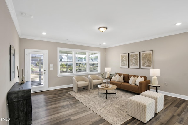 living room featuring healthy amount of natural light, dark wood-type flooring, recessed lighting, baseboards, and crown molding