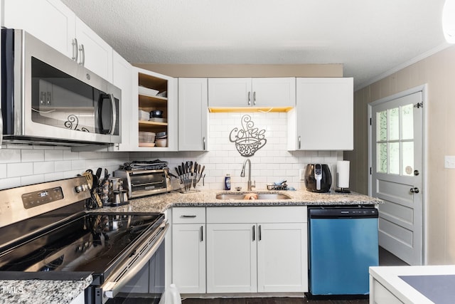 901 Currin Perry Rd, Zebulon, NC 27597 - kitchen with stainless steel appliances, a sink, tasteful backsplash, white cabinetry, and crown molding