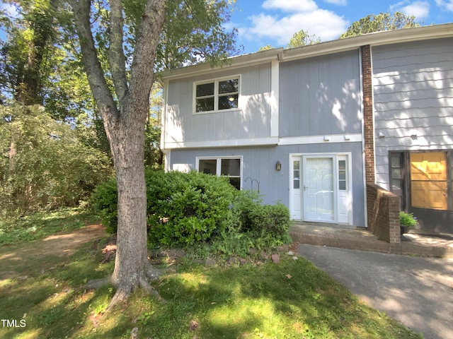 view of front of property
