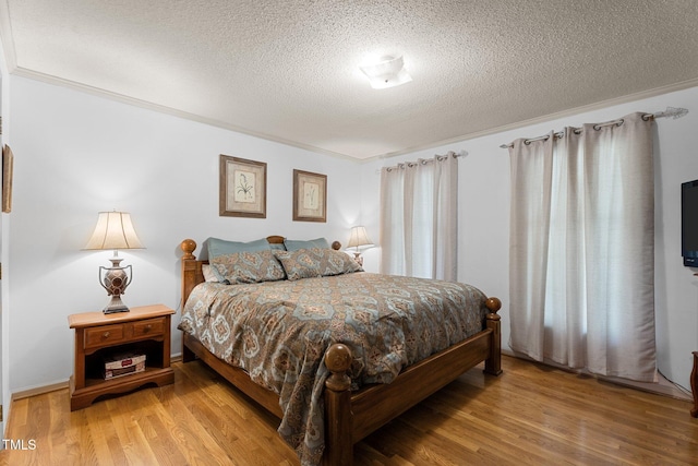 6517 Hidden Pond Rd, Wendell, NC 27591 - bedroom featuring a textured ceiling, light wood-style flooring, and crown molding